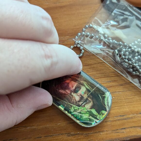 Rare holographic Walking Dead dog tag - Picture 3 of 4